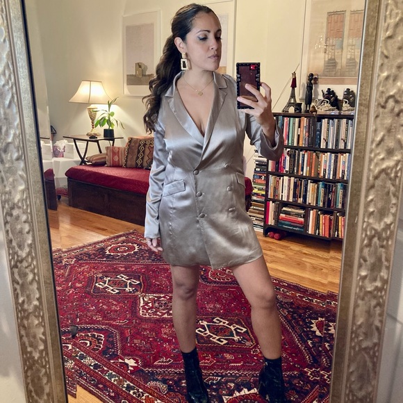Amanda Uprichard Taupe 💯 silk blazer mini dress. Size XSmall. Gently worn. - Picture 6 of 6